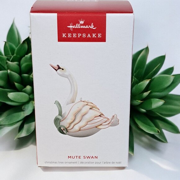 2024 Hallmark White Mute Swan Keepsake Ornament - Picture 5 of 8